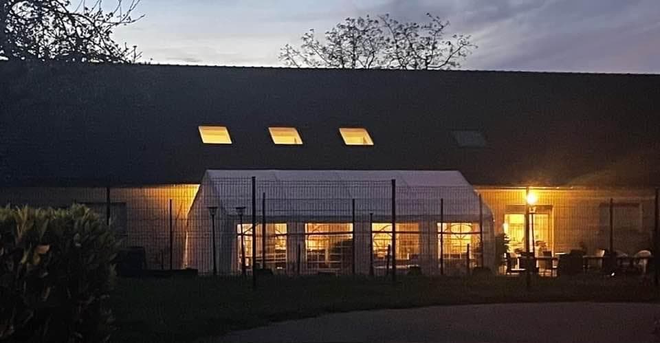 10 GITES AVEC GRANDE SALLE DE RECEPTION ET PARKING