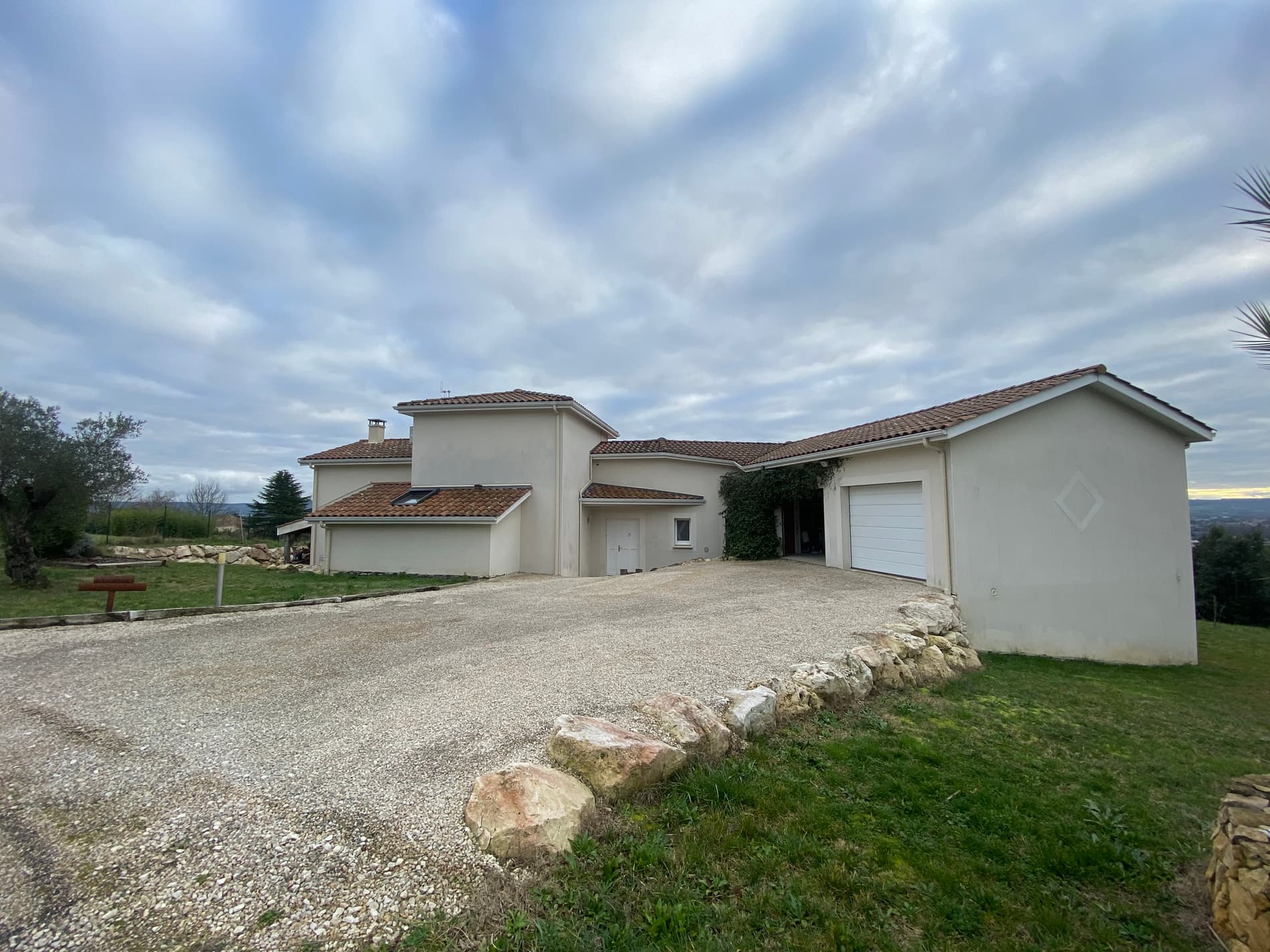 Viager occupé, maison T6, garage, cave, piscine